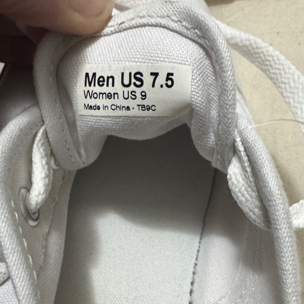 Vans slim  Classic White Sneakers - Picture 9 of 9